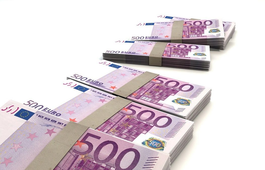 Europa verso la limitazione di circolazione dei contanti: tetto a 10 mila euro