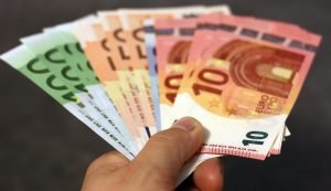 Dall’Inps scattano i recuperi del bonus 200 euro: ecco chi dovrà restituirlo